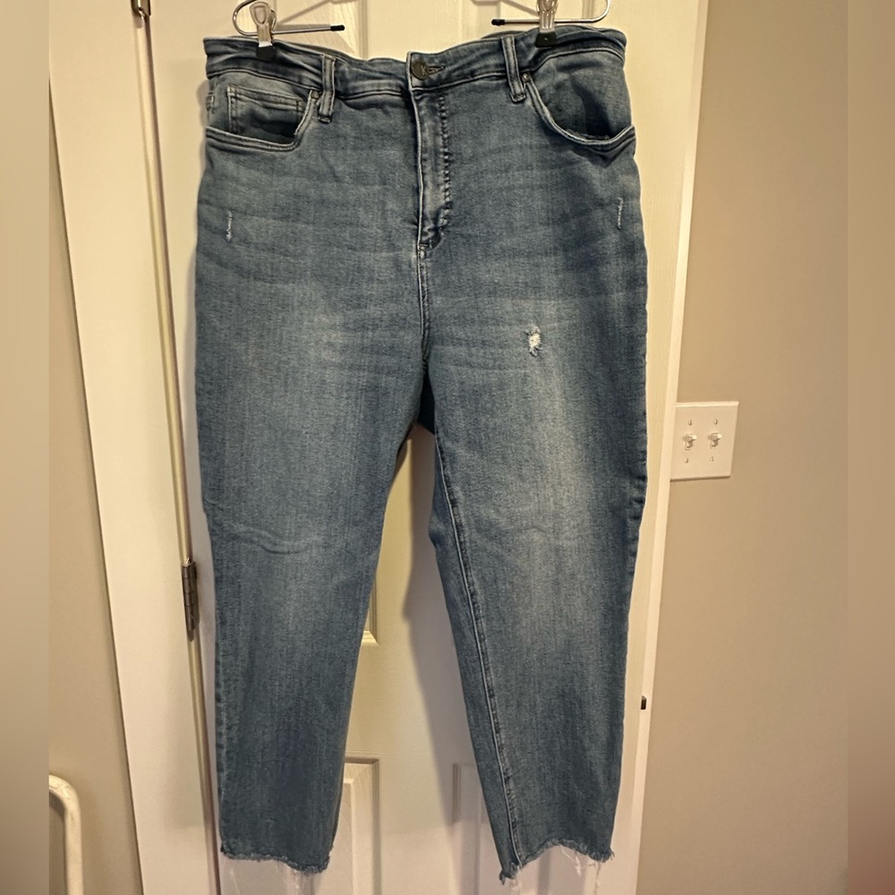 KUT jeans distressed size 18W like new.